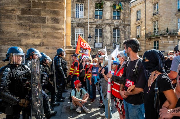 October 6, 2026, Bordeaux, Nouvelle-Aquitaine, France: On October 6, 2026, nearly 9,000 people march through Bordeaux. Initially called around social demands, the demonstration takes on a strong high school student character as large numbers of young people join. Bordeaux France  - ZUMAh207 20261006_zip_h207_021 Copyright: xFabricexHebertx