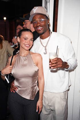 Jeje Lopes mit Freund Teezy (Martini Lombaya) bei der COKE LIGHT EXPERIENCE X BRUCE DARNELL im Borchardt in Berlin am 06.10.2026