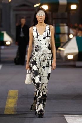 (261006) -- PARIS, Oct. 6, 2026 -- A model presents a creation from the Womenswear Spring Summer 2027 collections by Louis Vuitton during the Paris Fashion Week, in Paris, France, Oct. 6, 2026. (MeetEurope Handout via Xinhua) FRANCE-PARIS-FASHION WEEK-LOUIS VUITTON XinxHuashefa 