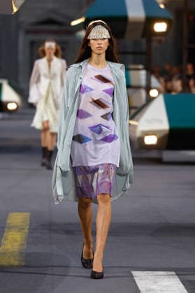 (261006) -- PARIS, Oct. 6, 2026 -- A model presents a creation from the Womenswear Spring Summer 2027 collections by Louis Vuitton during the Paris Fashion Week, in Paris, France, Oct. 6, 2026. (MeetEurope Handout via Xinhua) FRANCE-PARIS-FASHION WEEK-LOUIS VUITTON XinxHuashefa 