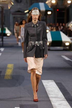 (261006) -- PARIS, Oct. 6, 2026 -- A model presents a creation from the Womenswear Spring Summer 2027 collections by Louis Vuitton during the Paris Fashion Week, in Paris, France, Oct. 6, 2026. (MeetEurope Handout via Xinhua) FRANCE-PARIS-FASHION WEEK-LOUIS VUITTON XinxHuashefa 