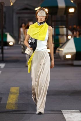 (261006) -- PARIS, Oct. 6, 2026 -- A model presents a creation from the Womenswear Spring Summer 2027 collections by Louis Vuitton during the Paris Fashion Week, in Paris, France, Oct. 6, 2026. (MeetEurope Handout via Xinhua) FRANCE-PARIS-FASHION WEEK-LOUIS VUITTON XinxHuashefa 