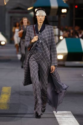 (261006) -- PARIS, Oct. 6, 2026 -- A model presents a creation from the Womenswear Spring Summer 2027 collections by Louis Vuitton during the Paris Fashion Week, in Paris, France, Oct. 6, 2026. (MeetEurope Handout via Xinhua) FRANCE-PARIS-FASHION WEEK-LOUIS VUITTON XinxHuashefa 