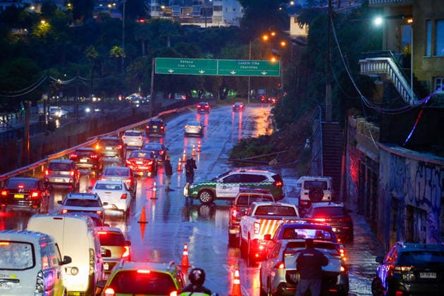 Vina del Mar, October 6, 2026 A landslide of earth and rocks affected Avenida Espana, between the Capuchinos Bridge and Caleta Abarca, caused by the storm front affecting the region. The landslide has closed a road to vehicular traffic. Manuel Lema Aton Chile, Vina del Mar, Chile Aton 1197158  Copyright: MANUELxLEMA ATONxCHILE