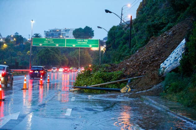 Vina del Mar, October 6, 2026 A landslide of earth and rocks affected Avenida Espana, between the Capuchinos Bridge and Caleta Abarca, caused by the severe weather system affecting the region. The landslide has closed a road to vehicular traffic. Manuel Lema Aton Chile, Vina del Mar, Chile Aton 1197163  Copyright: MANUELxLEMA ATONxCHILE
