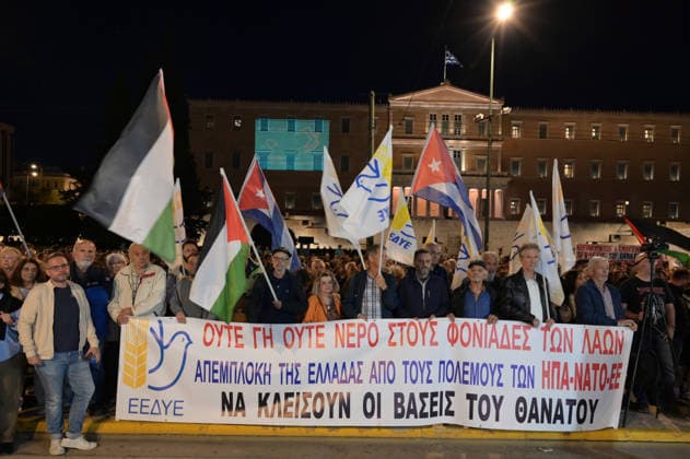 Protest against Marco Rubio™s visit in Athens Protesters hold an anti-war banner and wave Palestinian and Cuban flags in front of the Greek Parliament during a demonstration against the visit of U.S. Secretary of State Marco Rubio in Athens. Athens Greece Copyright: xNicolasxKoutsokostasxNicolasxKoutsokostasx DSC_202610060214