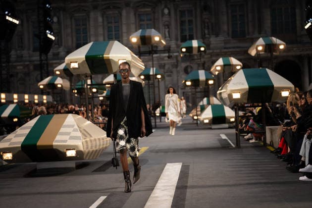 PFW - Louis Vuitton Runway - Paris A model presents a creation for Louis Vuitton Women s Spring Summer 2027 collection fashion show as part of the Paris Fashion Week, in Paris, France on October 6, 2026. Photo by Alexis Jumeau ABACAPRESS.COM Paris France  Copyright: xJumeauxAlexis ABACAx