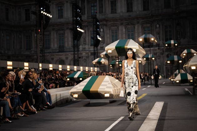 PFW - Louis Vuitton Runway - Paris A model presents a creation for Louis Vuitton Women s Spring Summer 2027 collection fashion show as part of the Paris Fashion Week, in Paris, France on October 6, 2026. Photo by Alexis Jumeau ABACAPRESS.COM Paris France  Copyright: xJumeauxAlexis ABACAx