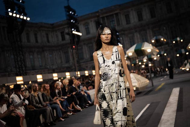 PFW - Louis Vuitton Runway - Paris A model presents a creation for Louis Vuitton Women s Spring Summer 2027 collection fashion show as part of the Paris Fashion Week, in Paris, France on October 6, 2026. Photo by Alexis Jumeau ABACAPRESS.COM Paris France  Copyright: xJumeauxAlexis ABACAx