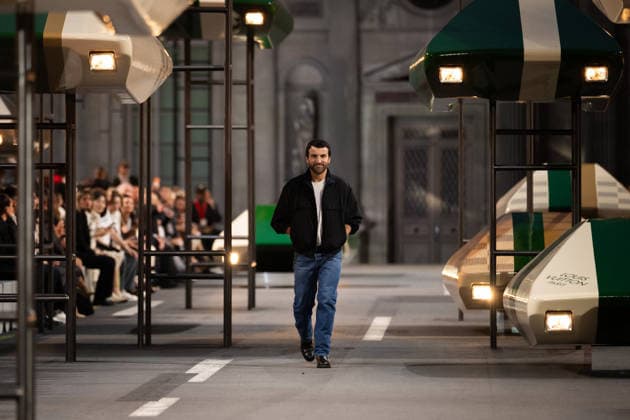 PFW - Louis Vuitton Runway - Paris French-Belgian fashion designer Nicolas Ghesquiere aknowledges the audience at the end of the Louis Vuitton Women s Spring Summer 2027 collection fashion show as part of the Paris Fashion Week, in Paris, France on October 6, 2026. Photo by Alexis Jumeau ABACAPRESS.COM Paris France  Copyright: xJumeauxAlexis ABACAx