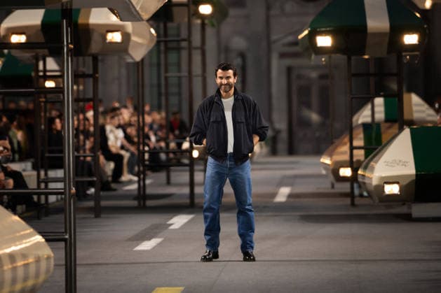 PFW - Louis Vuitton Runway - Paris French-Belgian fashion designer Nicolas Ghesquiere aknowledges the audience at the end of the Louis Vuitton Women s Spring Summer 2027 collection fashion show as part of the Paris Fashion Week, in Paris, France on October 6, 2026. Photo by Alexis Jumeau ABACAPRESS.COM Paris France  Copyright: xJumeauxAlexis ABACAx