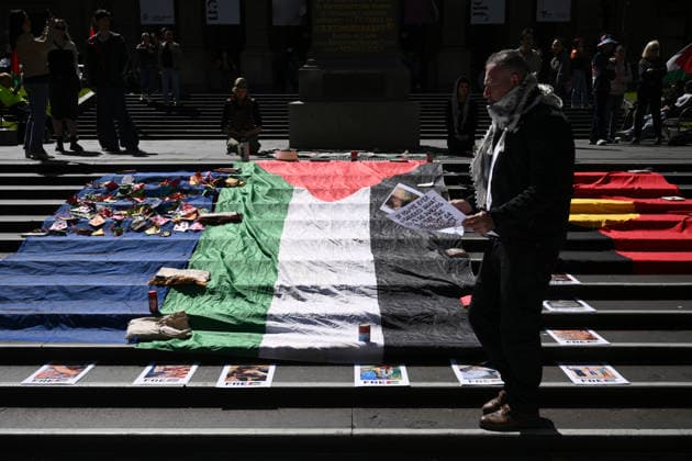 PRO-PALESTINE VIGIL, Pro-Palestine protestors hold a vigil for Gaza at the State Library Victoria in Melbourne, Wednesday, October 7, 2026. ( NO ARCHIVING MELBOURNE VICTORIA Australia  Copyright: xJOELxCARRETTx 20261007176217147866