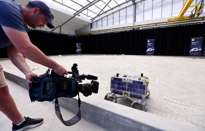 AUSTRALIAN LUNAR ROVER LAUNCH, The media film during the launch of Roo-ver an Australian-designed and built lunar rover at QUT Kelvin Grove, in Brisbane, Wednesday, October 7, 2026. ( NO ARCHIVING BRISBANE QUEENSLAND Australia  Copyright: xJASONxO BRIENx 20261007128827169478