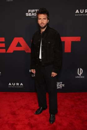 Los Angeles CA Oct 6: Guy Burnet at the film Premiere of The Beast on October6, 2026 Credit: USA - ZUMAa123 20261006_zaa_a123_151 Copyright: xAdMediax