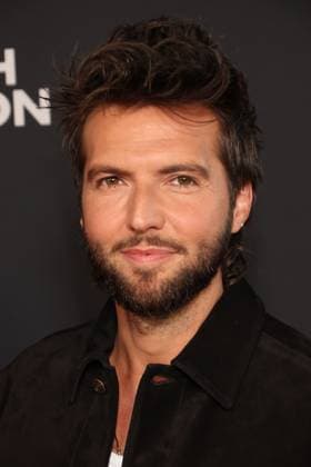 Los Angeles CA Oct 6: Guy Burnet at the film Premiere of The Beast on October6, 2026 Credit: USA - ZUMAa123 20261006_zaa_a123_146 Copyright: xAdMediax