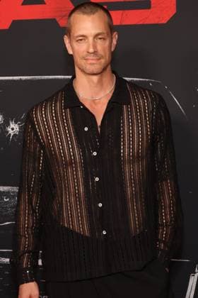 Los Angeles CA Oct 6: Joel Kinnaman at the film Premiere of The Beast on October6, 2026 Credit: USA - ZUMAa123 20261006_zaa_a123_206 Copyright: xAdMediax