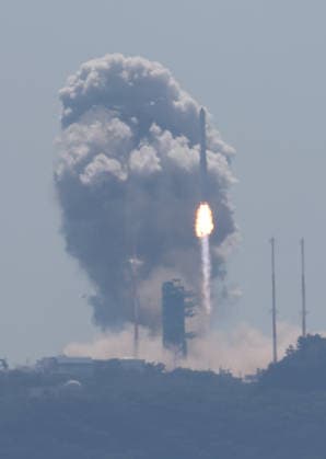 Nuri space rocket launch Nuri space rocket launch South Korea s homegrown space rocket Nuri lifts off from Naro Space Center in Goheung, South Jeolla-Gwangju Province, southwestern South Korea, on Oct. 7, 2026, as South Korea launches the rocket on its fifth flight to place into orbit 15 satellites, including five that will form part of the country s first domestically launched microsatellite constellation. (Yonhap) 2026-10-07 12:34:50 <Copyright ¨Ï 1980-2026 YONHAPNEWS AGENCY. .> ¿ ¼ö½Ã Àü¶ó³²µµ EDITORIAL USE ONLY  Copyright: xx space ???x yonphotos257467