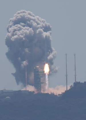 Nuri space rocket launch Nuri space rocket launch South Korea s homegrown space rocket Nuri lifts off from Naro Space Center in Goheung, South Jeolla-Gwangju Province, southwestern South Korea, on Oct. 7, 2026, as South Korea launches the rocket on its fifth flight to place into orbit 15 satellites, including five that will form part of the country s first domestically launched microsatellite constellation. (Yonhap) 2026-10-07 12:35:05 <Copyright ¨Ï 1980-2026 YONHAPNEWS AGENCY. .> ¿ ¼ö½Ã Àü¶ó³²µµ EDITORIAL USE ONLY  Copyright: xx space ???x yonphotos257469