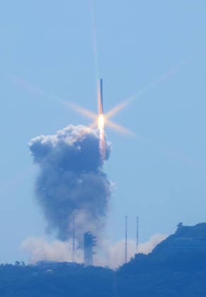 Nuri space rocket launch Nuri space rocket launch South Korea s homegrown space rocket Nuri lifts off from Naro Space Center in Goheung, South Jeolla-Gwangju Province, southwestern South Korea, on Oct. 7, 2026, as South Korea launches the rocket on its fifth flight to place into orbit 15 satellites, including five that will form part of the country s first domestically launched microsatellite constellation. (Yonhap) 2026-10-07 12:38:38 <Copyright ¨Ï 1980-2026 YONHAPNEWS AGENCY. .> ¿ ¼ö½Ã Àü¶ó³²µµ EDITORIAL USE ONLY  Copyright: xx space ???x yonphotos257473