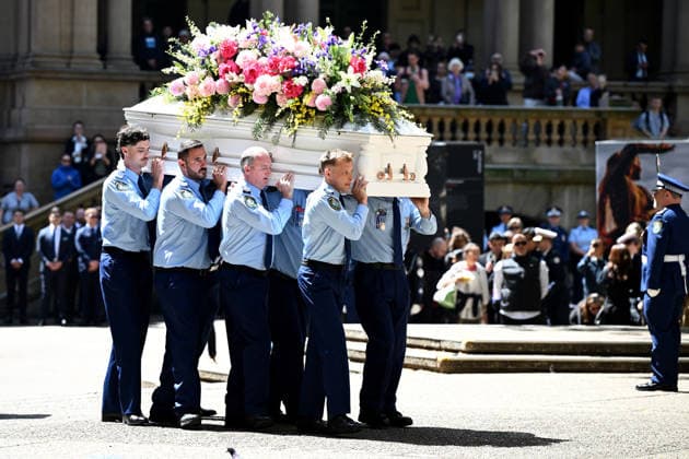 MIA LAY FUNERAL, Pallbearers carry the casket during the funeral service for NSW Police Constable Mia Lay at St Andrew s Cathedral, in Sydney, Wednesday, October 7, 2026. Constable Mia Lay, 20, died when the marked vehicle she was a passenger in crashed into a tree early on September 25 in the Sydney suburb of Redfern. ( NO ARCHIVING SYDNEY NEW SOUTH WALES Australia  Copyright: xDANxHIMBRECHTSx 20261007118788151752