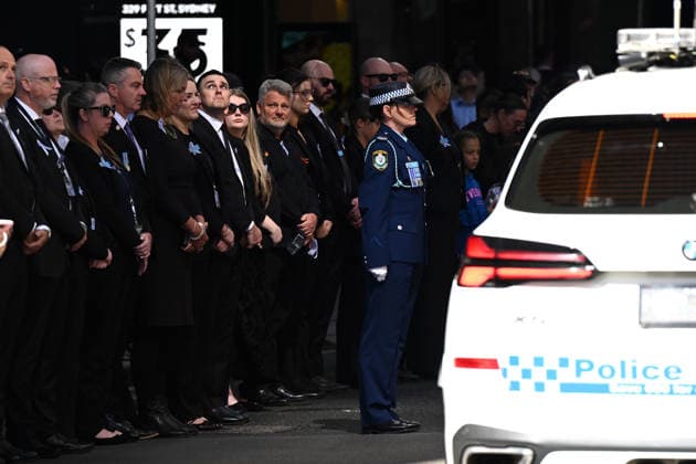 MIA LAY FUNERAL, NSW Police march and line the street, in a procession on Bathurst street during the funeral service for NSW Police Constable Mia Lay at St Andrew s Cathedral, in Sydney, Wednesday, October 7, 2026. Constable Mia Lay, 20, died when the marked vehicle she was a passenger in crashed into a tree early on September 25 in the Sydney suburb of Redfern. ( NO ARCHIVING SYDNEY NEW SOUTH WALES Australia  Copyright: xDANxHIMBRECHTSx 20261007145038285424