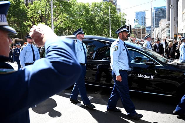 MIA LAY FUNERAL, NSW Premier Chris Minns and Police Minister Yasmin Catley (back, right) bow their heads during a procession following the funeral service for NSW Police Constable Mia Lay at St Andrew s Cathedral, in Sydney, Wednesday, October 7, 2026. Constable Mia Lay, 20, died when the marked vehicle she was a passenger in crashed into a tree early on September 25 in the Sydney suburb of Redfern. ( NO ARCHIVING SYDNEY NEW SOUTH WALES Australia  Copyright: xDANxHIMBRECHTSx 20261007114369349095