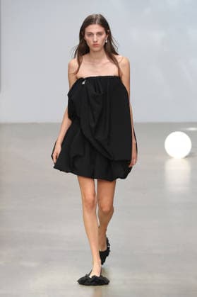 PFW - CFCL Runway A model walks the runway during the CFCL Ready to Wear Fall Winter 2026-2027 fashion show as part of Paris Fashion Week on March 10, 2026 in Paris, France. Photo by Alain-Gil Gonzalez ABACAPRESS.COM Paris France  Copyright: xGonzalezxAlain-Gil ABACAx