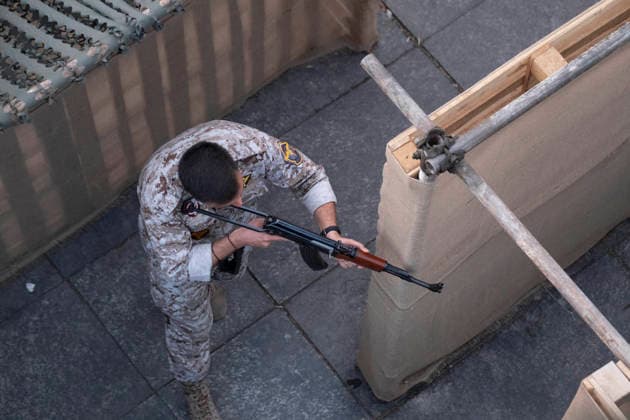 Urban Warfare Training For Iran s Female Self-sacrificing Forces An Islamic Revolutionary Guard Corps (IRGC) serviceman holds an AK-47 rifle during urban warfare training for Iran s female self-sacrificing forces at a city-square military training camp in southern Tehran, Iran, on October 6, 2026, amid rising tensions between Iran and the United States. Tehran Tehran Iran  Copyright: xMortezaxNikoubazlx originalFilename: nikoubazl-urbanwar261006_npCI4.jpg