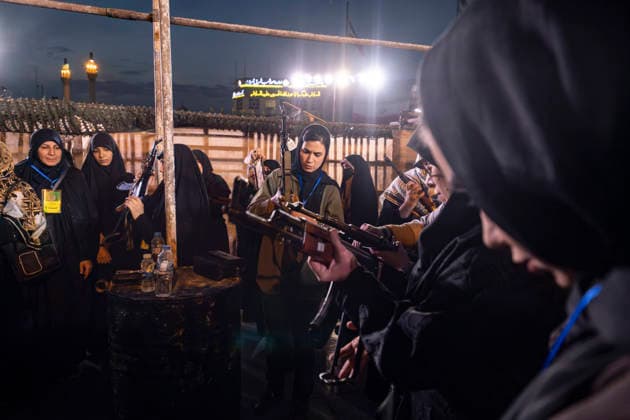 Urban Warfare Training For Iran s Female Self-sacrificing Forces Members of Iran s female self-sacrificing forces hold AK-47 rifles during urban warfare training at a city-square military training camp in southern Tehran, Iran, on October 6, 2026, amid rising tensions between Iran and the United States. Tehran Tehran Iran  Copyright: xMortezaxNikoubazlx originalFilename: nikoubazl-urbanwar261006_npL0I.jpg