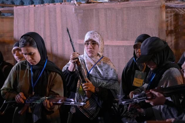 Urban Warfare Training For Iran s Female Self-sacrificing Forces Members of Iran s female self-sacrificing forces hold AK-47 rifles as they take part in urban warfare training at a city-square military training camp in southern Tehran, Iran, on October 6, 2026, amid rising tensions between Iran and the United States. Tehran Tehran Iran  Copyright: xMortezaxNikoubazlx originalFilename: nikoubazl-urbanwar261006_npMdI.jpg