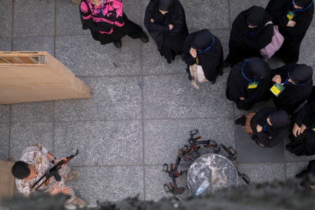 Urban Warfare Training For Iran s Female Self-sacrificing Forces Members of Iran s female self-sacrificing forces take part in urban warfare training at a city-square military training camp in southern Tehran, Iran, on October 6, 2026, amid rising tensions between Iran and the United States. Tehran Tehran Iran  Copyright: xMortezaxNikoubazlx originalFilename: nikoubazl-urbanwar261006_npgmv.jpg