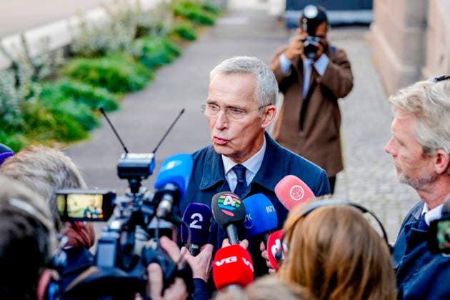 Statsbudsjett 2027 Oslo 20261007. Finansminister Jens Stoltenberg (Ap) gar fra finansdepartementet til Stortinget for fremleggelsen av statsbudsjettet for 2027. Foto: Fredrik Varfjell NTB Oslo Norge 04ZHeZTA-zQ EDITORIAL USE ONLY Ref:_POL04ZHeZTA-zQ.jpg Copyright: xFredrikxVarfjellxx xNTBx