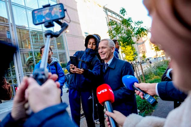Statsbudsjett 2027 Oslo 20261007. Finansminister Jens Stoltenberg (Ap) gar fra finansdepartementet til Stortinget for fremleggelsen av statsbudsjettet for 2027. Foto: Fredrik Varfjell NTB Oslo Norge ZE2bxOCS0Z4 EDITORIAL USE ONLY Ref:_POLZE2bxOCS0Z4.jpg Copyright: xFredrikxVarfjellxx xNTBx