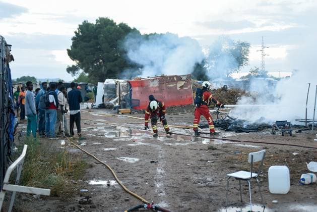 A fire in a shantytown in Albacete affects several shacks. Several firefighters are working to extinguish the fire, as of October 7, 2026, in Albacete, Castilla-La Mancha, Spain. A fire in the settlement along the Carretera de las Penas has prompted the Albacete Fire Department to respond; they are working to extinguish the blaze and prevent it from spreading. October 7, 2026. Víctor Ferná, Albacete, Castile-La Mancha, Albacete, Castile-La Mancha, Spain  Copyright: xVictorxFernandezx 7825569