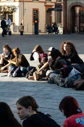 High School And University Student Protest - Toulouse St Sernin secondary school pupils general assembly before setting off for the demonstration. Protests by secondary school pupils and students calling for improvements to their living and learning conditions, supported by the trade unions CGT, FO, FSU and Solidaires. France, Toulouse, 6 October 2026. Photo by Patricia Huchot-Boissier AbacaPress.com. Toulouse OCCITANIE France  Copyright: xHuchot-BoissierxPatricia ABACAx