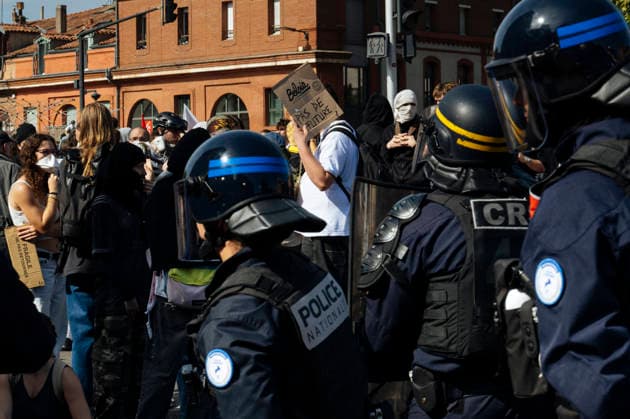 High School And University Student Protest - Toulouse CRS officers at the end of a demonstration. Protests by secondary school pupils and students calling for improvements to their living and learning conditions, supported by the trade unions CGT, FO, FSU and Solidaires. France, Toulouse, 6 October 2026. Photo by Patricia Huchot-Boissier AbacaPress.com. Toulouse OCCITANIE France  Copyright: xHuchot-BoissierxPatricia ABACAx