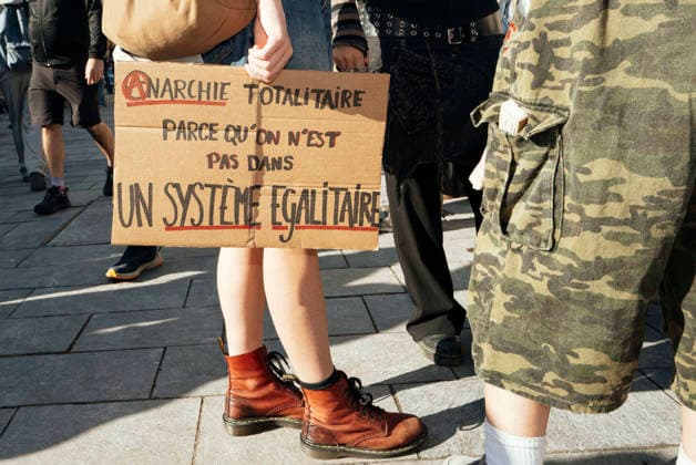 High School And University Student Protest - Toulouse A placard – Totalitarian anarchy - because we do not live in an egalitarian system. Protests by secondary school pupils and students calling for improvements to their living and learning conditions, supported by the trade unions CGT, FO, FSU and Solidaires. France, Toulouse, 6 October 2026. Photo by Patricia Huchot-Boissier AbacaPress.com. Toulouse OCCITANIE France  Copyright: xHuchot-BoissierxPatricia ABACAx
