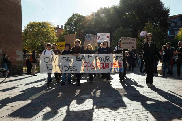 High School And University Student Protest - Toulouse A group of sixth-formers march in behind a banner reading - We re fighting for our education, not for the state. Fermat. Protests by secondary school pupils and students calling for improvements to their living and learning conditions, supported by the trade unions CGT, FO, FSU and Solidaires. France, Toulouse, 6 October 2026. Photo by Patricia Huchot-Boissier AbacaPress.com. Toulouse OCCITANIE France  Copyright: xHuchot-BoissierxPatricia ABACAx