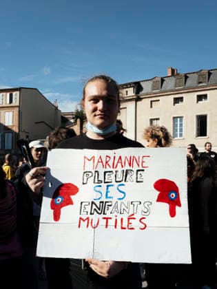High School And University Student Protest - Toulouse A secondary school pupil holding a placard - Marianne weeps for her mutilated children. Protests by secondary school pupils and students calling for improvements to their living and learning conditions, supported by the trade unions CGT, FO, FSU and Solidaires. France, Toulouse, 6 October 2026. Photo by Patricia Huchot-Boissier AbacaPress.com. Toulouse OCCITANIE France  Copyright: xHuchot-BoissierxPatricia ABACAx