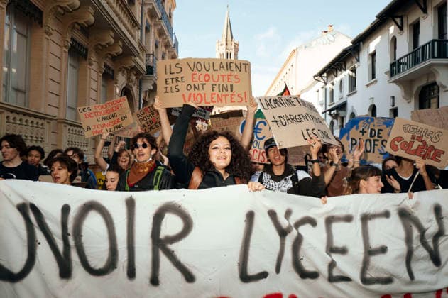 High School And University Student Protest - Toulouse High school pupils standing behind a banner holding placards. They wanted to be heard, but ended up being assaulted! Protests by secondary school pupils and students calling for improvements to their living and learning conditions, supported by the trade unions CGT, FO, FSU and Solidaires. France, Toulouse, 6 October 2026. Photo by Patricia Huchot-Boissier AbacaPress.com. Toulouse OCCITANIE France  Copyright: xHuchot-BoissierxPatricia ABACAx