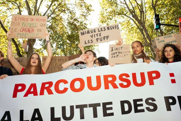 High School And University Student Protest - Toulouse High school pupils behind the banner, chanting - No to the struggle for places, yes to the class struggle. Protests by secondary school pupils and students calling for improvements to their living and learning conditions, supported by the trade unions CGT, FO, FSU and Solidaires. France, Toulouse, 6 October 2026. Photo by Patricia Huchot-Boissier AbacaPress.com. Toulouse OCCITANIE France  Copyright: xHuchot-BoissierxPatricia ABACAx
