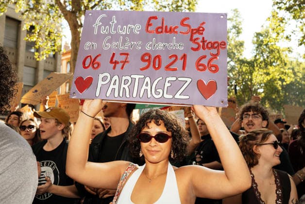 High School And University Student Protest - Toulouse A protester holding a placard, a future special needs teacher in dire straits, looking for a work placement 0647902166. Please share. Protests by secondary school pupils and students calling for improvements to their living and learning conditions, supported by the trade unions CGT, FO, FSU and Solidaires. France, Toulouse, 6 October 2026. Photo by Patricia Huchot-Boissier AbacaPress.com. Toulouse OCCITANIE France  Copyright: xHuchot-BoissierxPatricia ABACAx