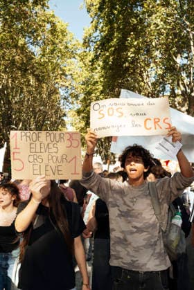 High School And University Student Protest - Toulouse Two sixth-formers holding placards – 1 teacher for every 35 pupils, 5 CRS officers for every 1 pupil – We re sending out SOS calls, but you’re sending the CRS back. Protests by secondary school pupils and students calling for improvements to their living and learning conditions, supported by the trade unions CGT, FO, FSU and Solidaires. France, Toulouse, 6 October 2026. Photo by Patricia Huchot-Boissier AbacaPress.com. Toulouse OCCITANIE France  Copyright: xHuchot-BoissierxPatricia ABACAx