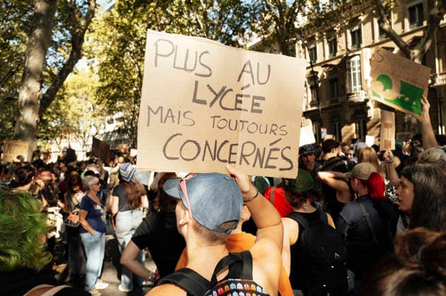 High School And University Student Protest - Toulouse A placard – No longer at school, but still involved. Protests by secondary school pupils and students calling for improvements to their living and learning conditions, supported by the trade unions CGT, FO, FSU and Solidaires. France, Toulouse, 6 October 2026. Photo by Patricia Huchot-Boissier AbacaPress.com. Toulouse OCCITANIE France  Copyright: xHuchot-BoissierxPatricia ABACAx