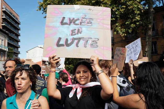 High School And University Student Protest - Toulouse A protester holding a placard – School in Struggle. Protests by secondary school pupils and students calling for improvements to their living and learning conditions, supported by the trade unions CGT, FO, FSU and Solidaires. France, Toulouse, 6 October 2026. Photo by Patricia Huchot-Boissier AbacaPress.com. Toulouse OCCITANIE France  Copyright: xHuchot-BoissierxPatricia ABACAx