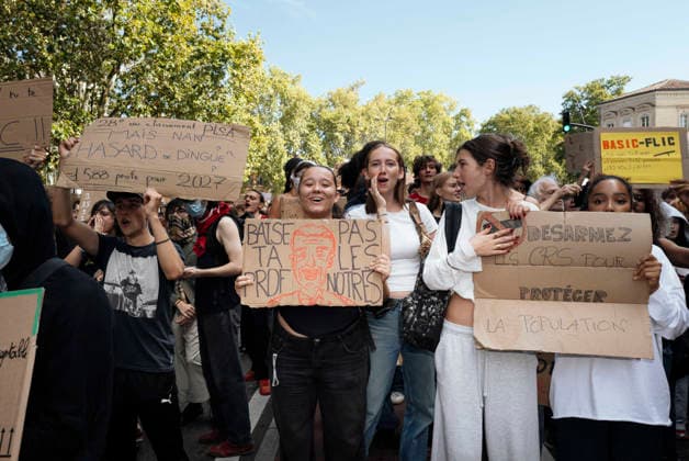 High School And University Student Protest - Toulouse Schoolgirls holding placards reading - Fuck your teacher, not ours. Protests by secondary school pupils and students calling for improvements to their living and learning conditions, supported by the trade unions CGT, FO, FSU and Solidaires. France, Toulouse, 6 October 2026. Photo by Patricia Huchot-Boissier AbacaPress.com. Toulouse OCCITANIE France  Copyright: xHuchot-BoissierxPatricia ABACAx