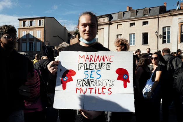 High School And University Student Protest - Toulouse A secondary school pupil holding a placard - Marianne weeps for her mutilated children. Protests by secondary school pupils and students calling for improvements to their living and learning conditions, supported by the trade unions CGT, FO, FSU and Solidaires. France, Toulouse, 6 October 2026. Photo by Patricia Huchot-Boissier AbacaPress.com. Toulouse OCCITANIE France  Copyright: xHuchot-BoissierxPatricia ABACAx