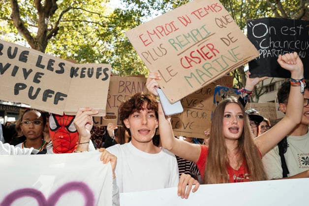 High School And University Student Protest - Toulouse High school pupils holding placards – A timetable busier than Marine s locker – Fuck the cops, long live the stoners. Protests by secondary school pupils and students calling for improvements to their living and learning conditions, supported by the trade unions CGT, FO, FSU and Solidaires. France, Toulouse, 6 October 2026. Photo by Patricia Huchot-Boissier AbacaPress.com. Toulouse OCCITANIE France  Copyright: xHuchot-BoissierxPatricia ABACAx