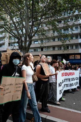 High School And University Student Protest - Toulouse The procession moves forward. Protests by secondary school pupils and students calling for improvements to their living and learning conditions, supported by the trade unions CGT, FO, FSU and Solidaires. France, Toulouse, 6 October 2026. Photo by Patricia Huchot-Boissier AbacaPress.com. Toulouse OCCITANIE France  Copyright: xHuchot-BoissierxPatricia ABACAx