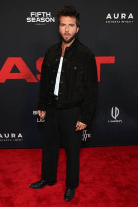 Inside arrivals for the Los Angeles premiere of The Beast at the Academy Museum of Motion Pictures Featuring: Guy Burnet Where: Los Angeles, California, United States When: 07 Oct 2026 Credit: Faye s Vision Cover Images EDITORIAL USE ONLY. NOT FOR USE BY NEWSPAPERS BASED IN THE UK. Copyright: xx coverimg56077484